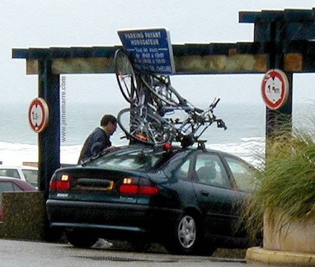 installation d'entraîneur de vélo d'intérieur