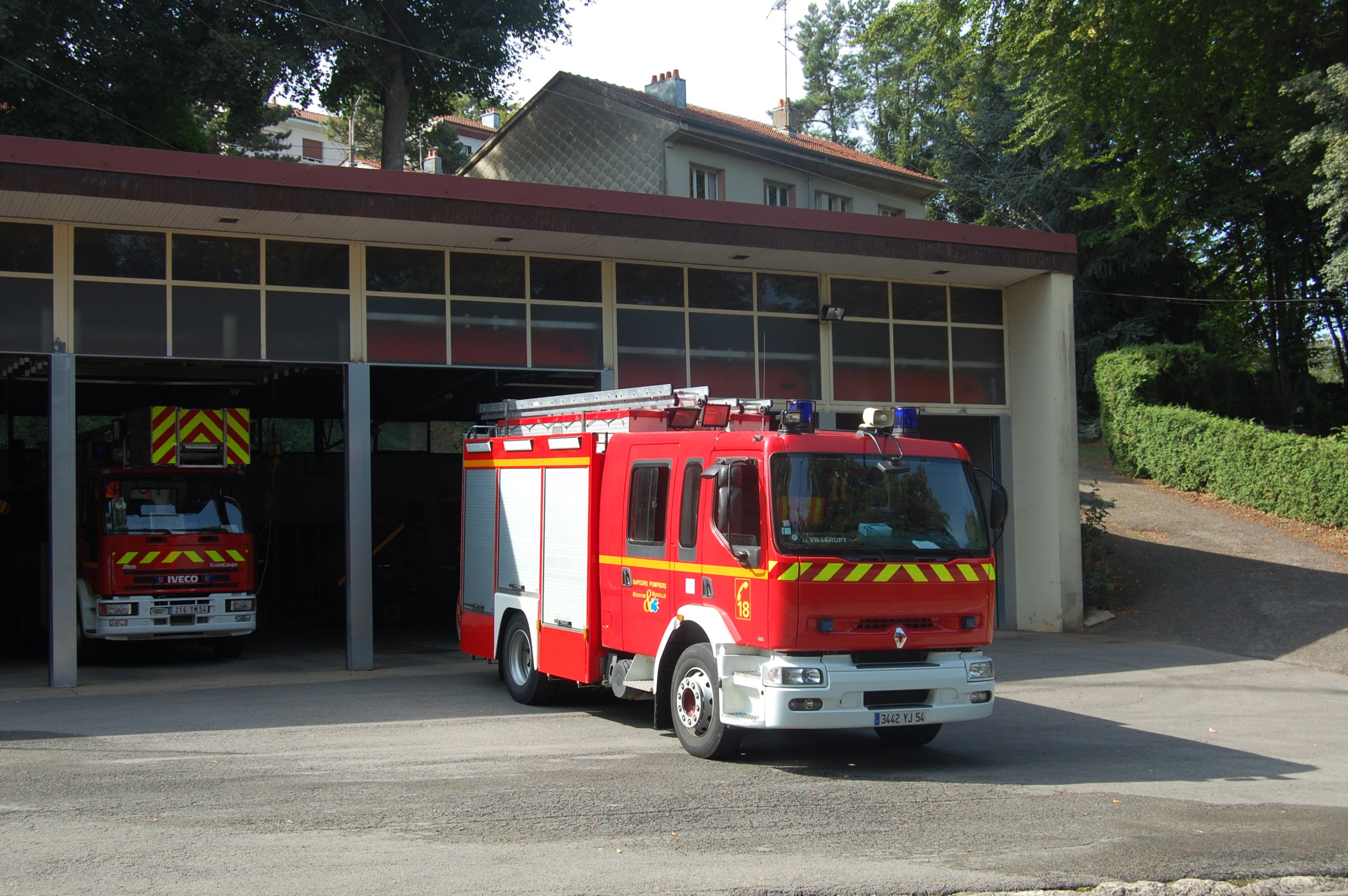Véhicules des pompiers français  Page 254  Auto titre