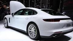 Porsche Panamera 4 E-Hybrid : la 918 Spyder des familles