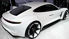 Porsche donne quelques détails sur sa berline électrique anti-Tesla