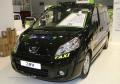Un taxi �lectrique Peugeot inapte