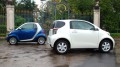 Essai Smart Fortwo mhd 71 ch vs Toyota iQ 1.0 VVTi 68 ch : Marché aux puces