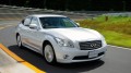 L'Infiniti M35h fait du bruit