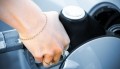 Essence : la Grande-Bretagne réduit les taxes sur le carburant