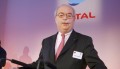 Le PDG de Total annonce des hausses du prix de l'essence... pour sauver son entreprise !