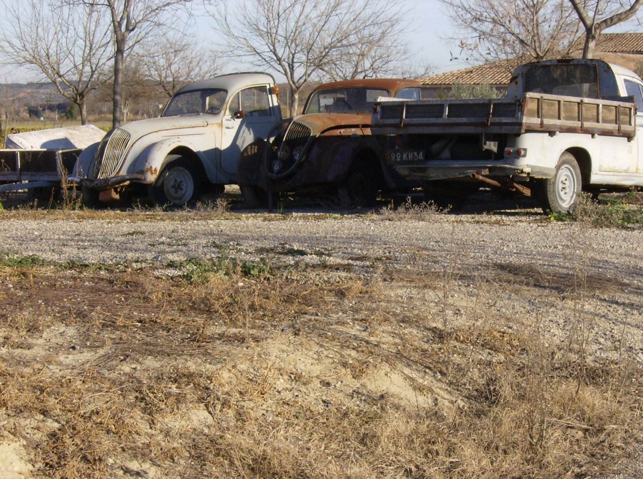 2 peugeot 202et une 403