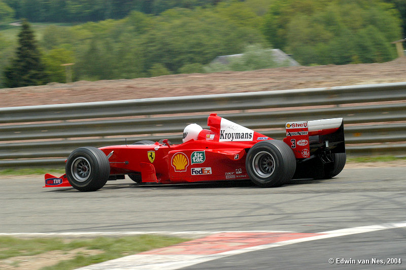 Strange Ferrari F1 crash . - Auto titre