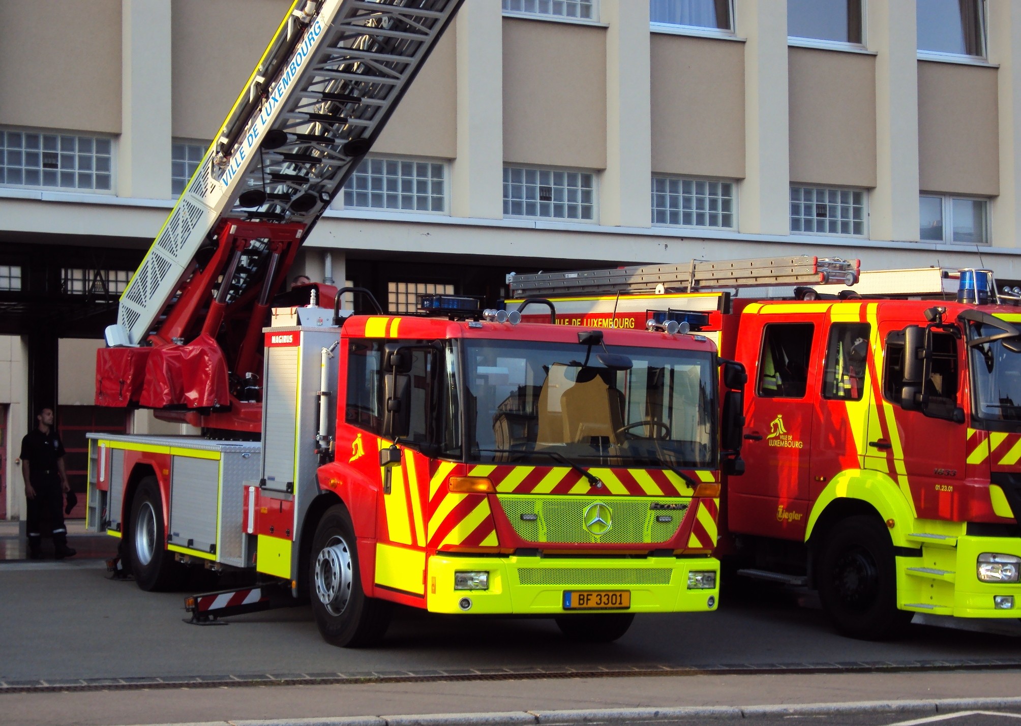 V?�hicules de pompiers du monde entier. - Page 161 - Auto titre