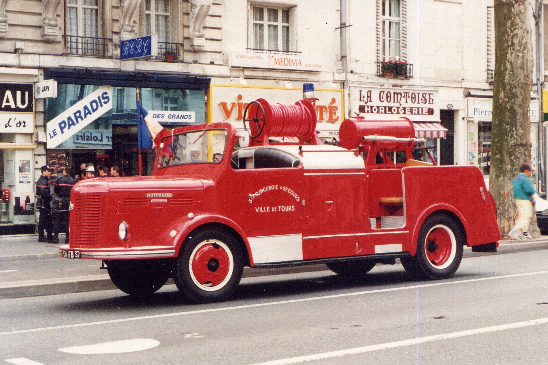 vintage ancien camion pompier Renault auto pompe en métal an
