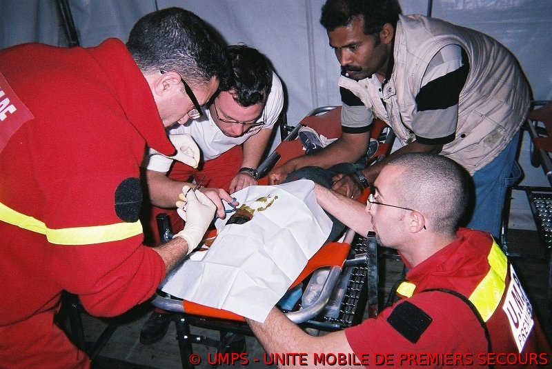 L’Unité Mobile de Premiers Secours (U.M.P.S.) a été créée en août 2000