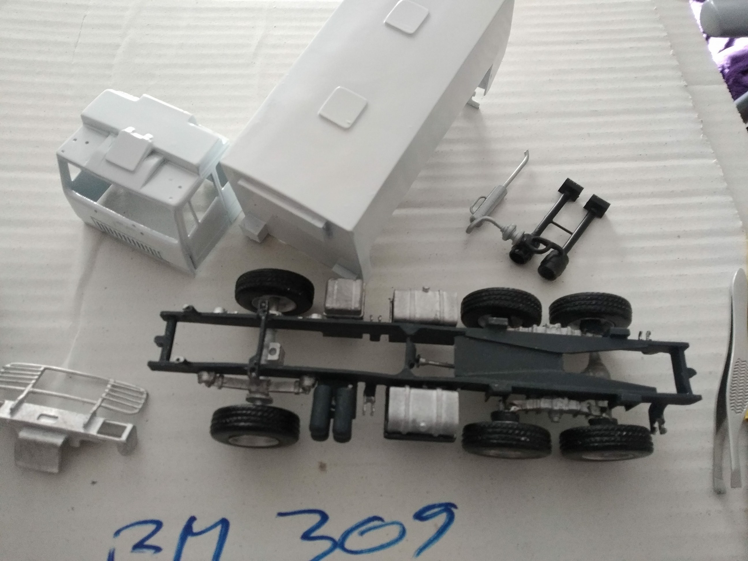 Camion URAL 6X6 Porte-conteneurs Militaire - Échelle 1/43 (Kimmeria Ukraine, Métal)