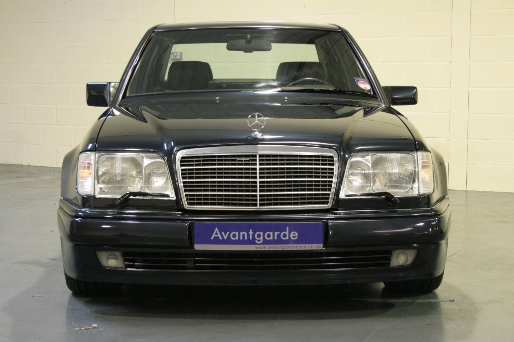 Авито краснодарский край мерседес. Мерседес е500 w124 без номеров. Мерс 1994 124 кабан. W124 Avantgarde. Передний бампер Мерседес 124 е500.