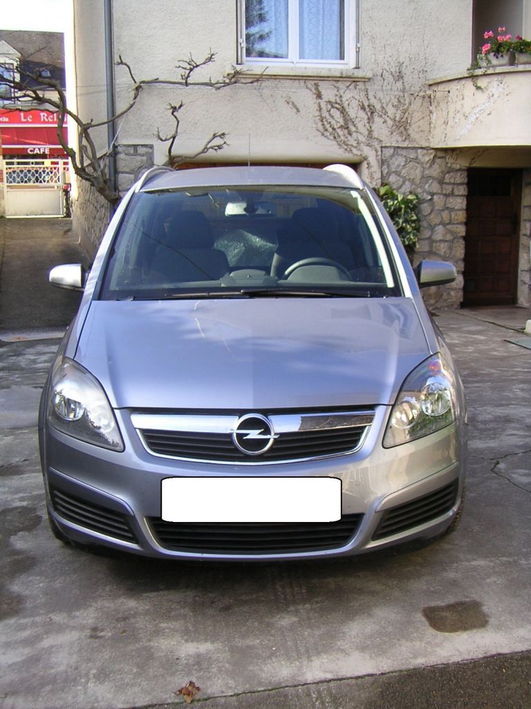 Opel Zafira 2.0 Turbo Cosmo 200 ch - Monospace pour piétons