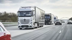 Trois camions roulent en ce moment sans chauffeur ?