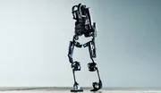 BMW : des ouvriers qui travaillent avec un exosquelette