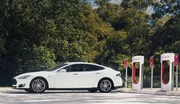Tesla : de nouveaux Superchargeurs survoltés