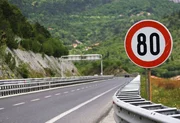 Limitations de vitesse en Europe : tableau récapitulatif