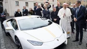 Le Pape reçoit une Lamborghini Huracan pour la bonne cause