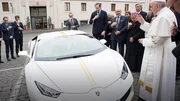 Une Lamborghini Huracan signée par le Pape François bientôt aux enchères