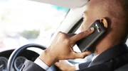 Téléphone au volant : vers des sanctions plus sévères avec suspension du permis