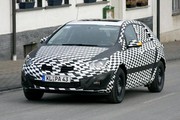 Nouvelle Opel Astra : déguisée en échiquier