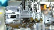 En pénurie de boîte de vitesses, Peugeot stoppe la production temporairement à Sochaux