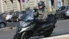 Essai deux Scooters 3-roues : Les Piaggio MP3 350 et 500 HPE