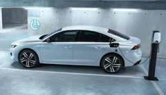 Peugeot 508 Hybrid : un câble et plus de chevaux !