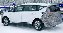 Renault Espace 5 restylé : Premières photos dans la neige