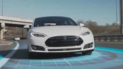 Autopilot de Tesla pourra gérer les feux et les stops