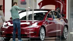 Model 3 : Tesla baisse encore le prix de son modèle phare