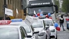 Les auto-écoles dans la rue pour défendre leur façon d'enseigner
