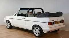 Marche arrière : La Volkswagen Golf 1 cabriolet