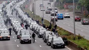 Paris : les taxis, ambulanciers et auto-écoles en opérations escargot