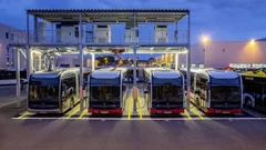 Mercedes recharge ses bus électriques par pantographe