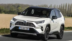 Toyota prépare un RAV4 hybride rechargeable