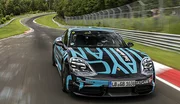 La Porsche Taycan électrique presqu'aussi rapide qu'une BMW M5