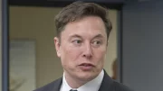 Tesla : Elon Musk pense que la peur est plus dangereuse que le coronavirus