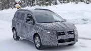 Premières images du futur break Dacia surélevé