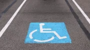 Un projet de loi pour autoriser les femmes enceintes à se garer sur les places handicapées