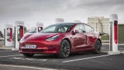 Tesla affiche fièrement 800 superchargeurs en France