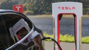 Tesla ouvre ses superchargeurs à tous en France