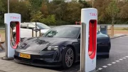 Vous pouvez désormais brancher votre voiture électrique sur des Superchageurs Tesla !