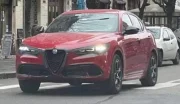 Alfa Romeo : un Stelvio restylé surpris presque à nu en Italie