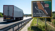Corridor de sécurité : de nouveaux panneaux en test sur les autoroutes