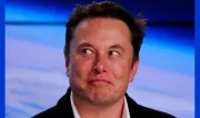 Elon Musk promet des Tesla à conduite 100% autonome en 2023