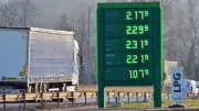 Prix des carburants : l'essence dépasse 2€ le litre, le diesel s'en approche
