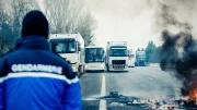Prix du carburant : les transporteurs menacent de bloquer les routes