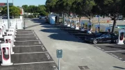 Tesla ouvre à Avignon sa 800e station de charge d'Europe