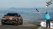 Bientôt restylé, le Lamborghini Urus est le plus rapide des SUV à Pikes Peak